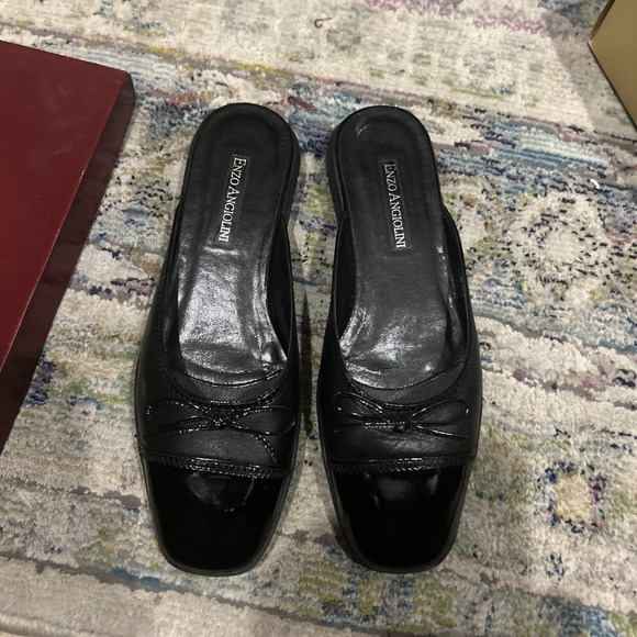 Vtg.Enzo Angiolini Mules Women's Sz 8M Shoes Black Leather Slip On Shiny & Flat - Picture 1 of 6